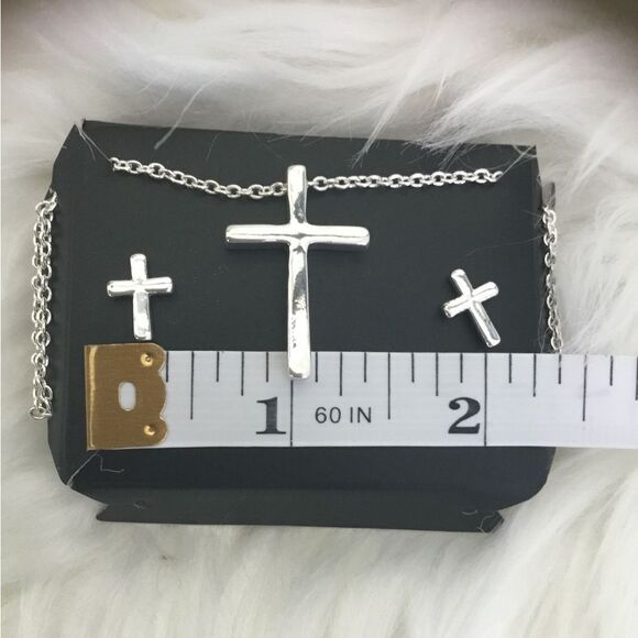 Avon new Believe Cross Necklace with earrings - Picture 16 of 16